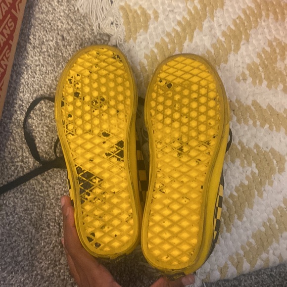 Vans - Picture 2 of 4